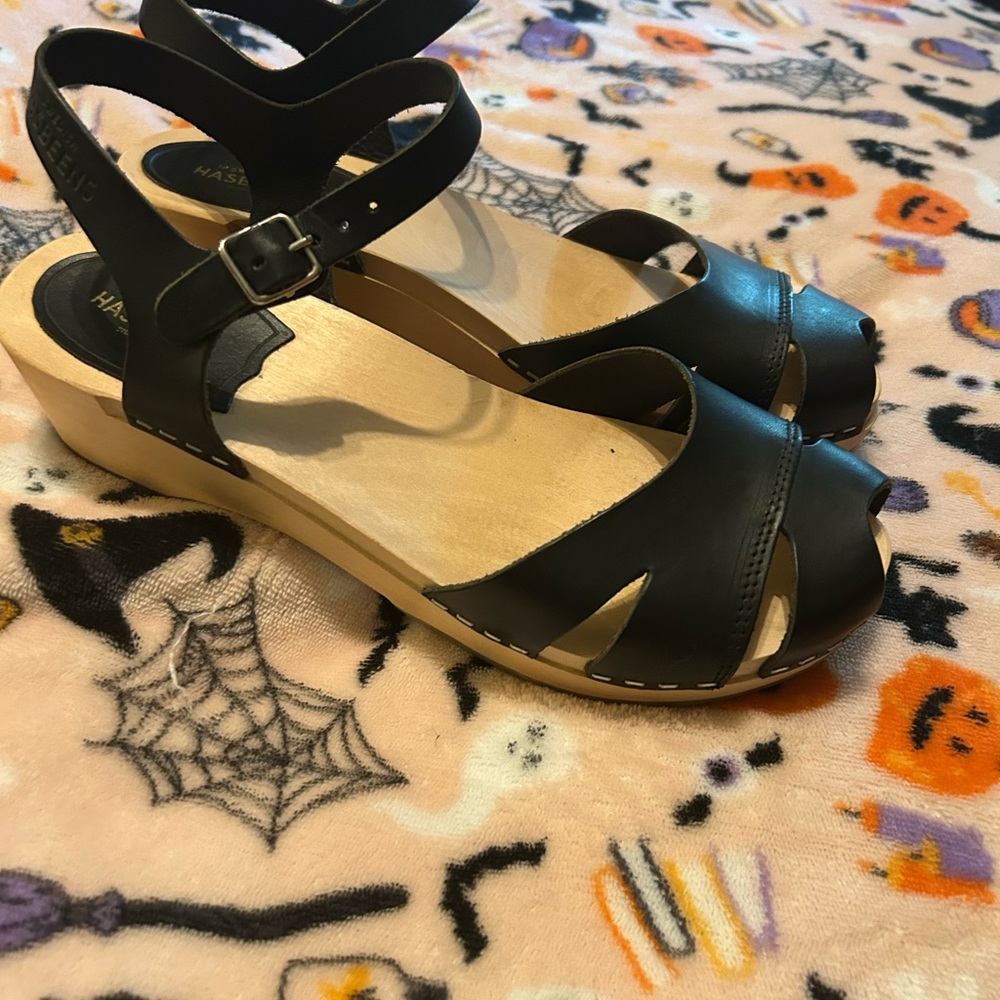Swedish Hasbeens women’s 39 size 8.5 / 9 Black Strappy Sandals with Wooden Sole